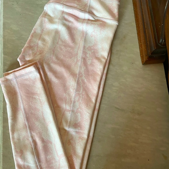 CALIA by Carrie Underwood Pants - OG Calia print 

Pink snake print 7/8s leggings, Carrie Underwoods brand.